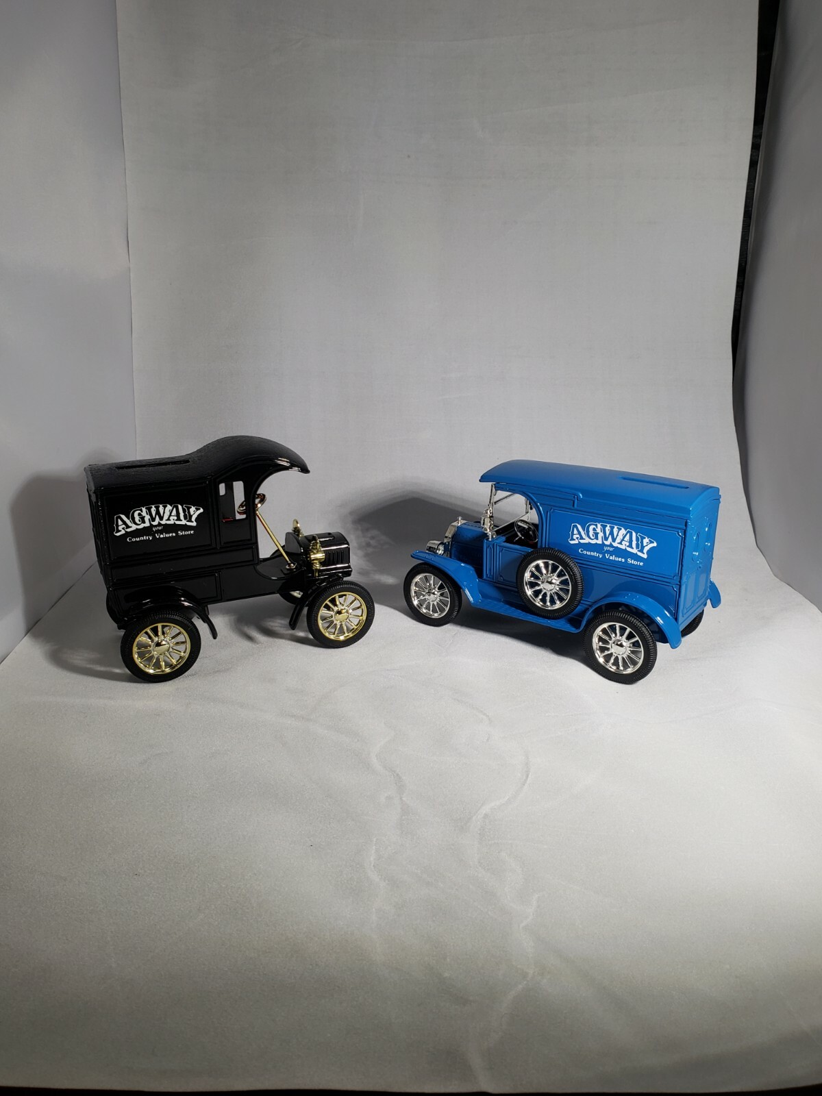 Ertl diecast truck banks Two Banks 1917 Model T and1905 Ford Delivery