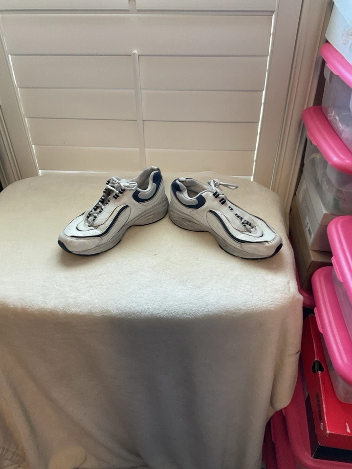 Easy Spirit White and Blue Women’s Sneakers Size 8.5M - Image 2 of 4