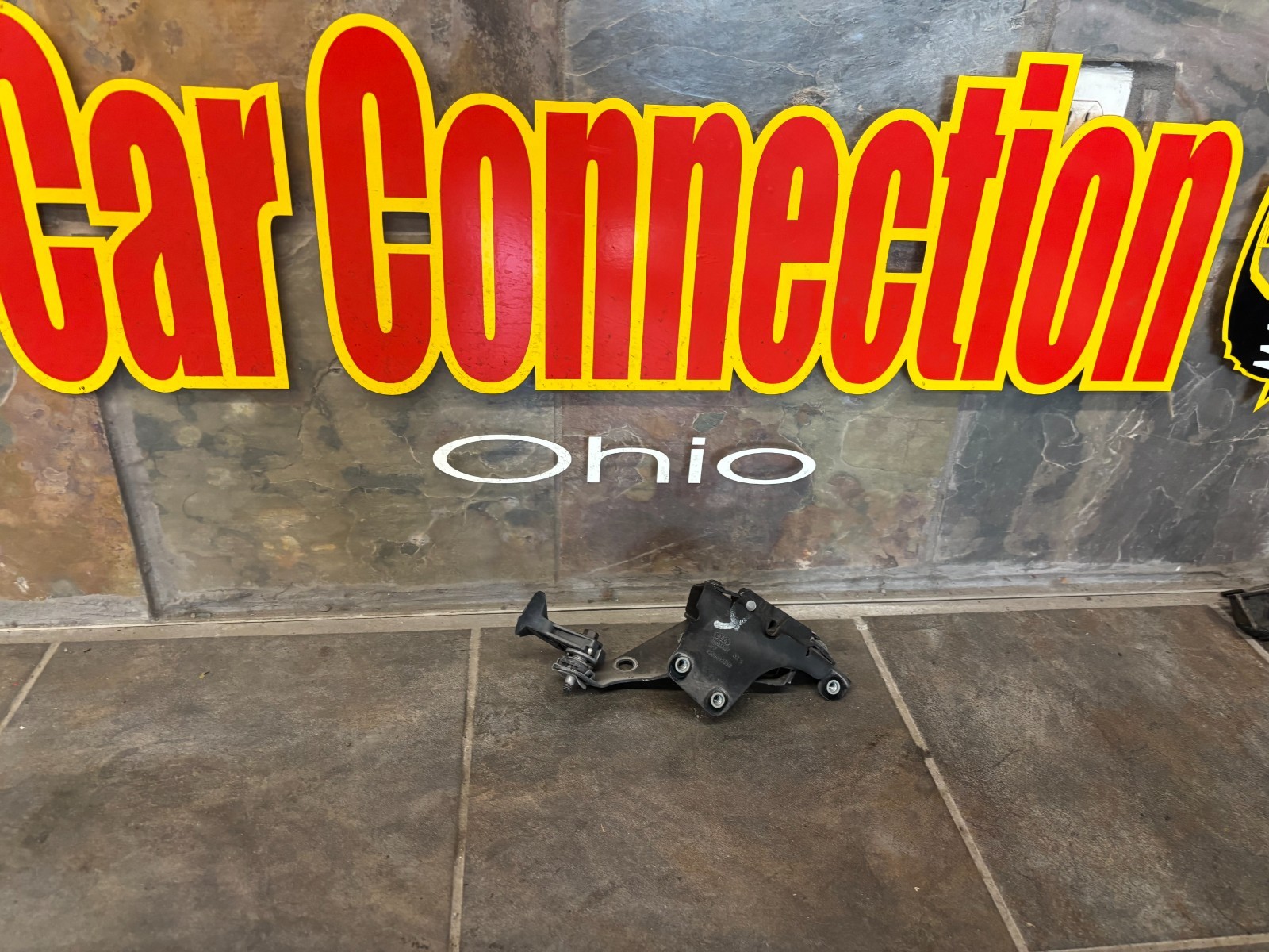 420805203B FRONT SIDE PANEL AUDI R8