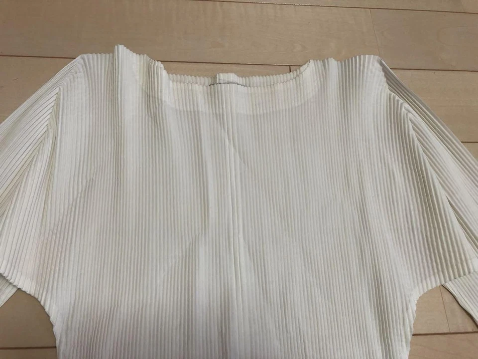 USADO ISSEY MIYAKE PLISSADO MANGA LONGA BRANCO ACEITÁVEL - Imagem 2 de 4