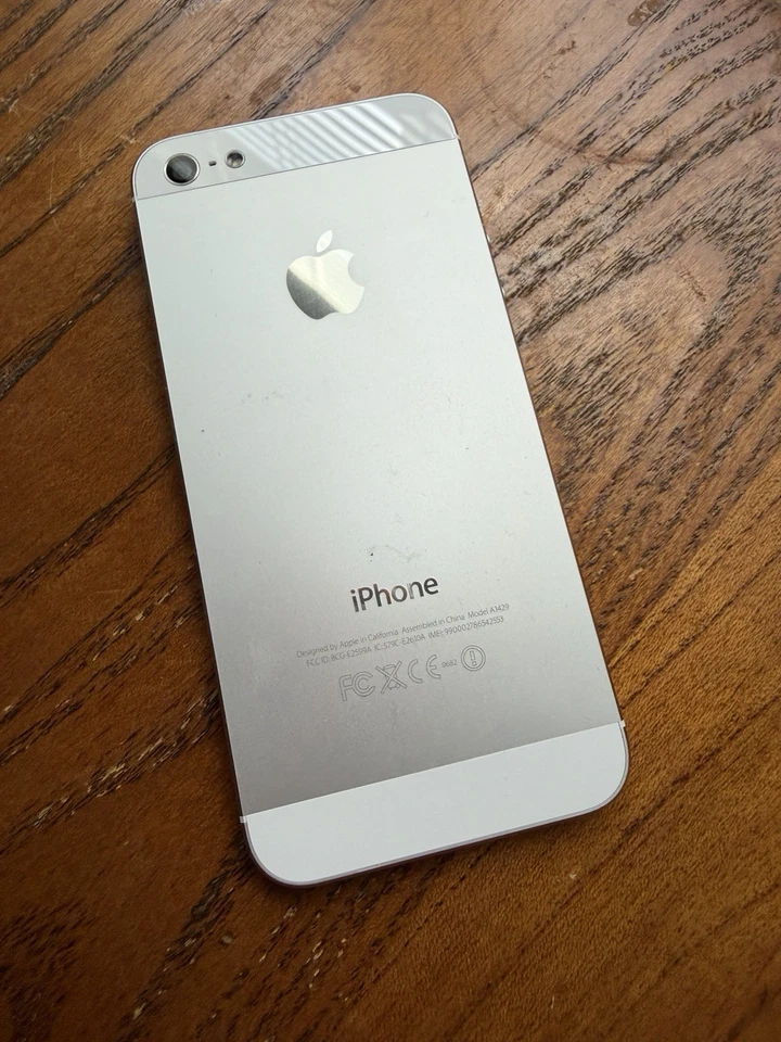 Apple iPhone 5 16GB iOS 6.1.4  - Image 4 of 4