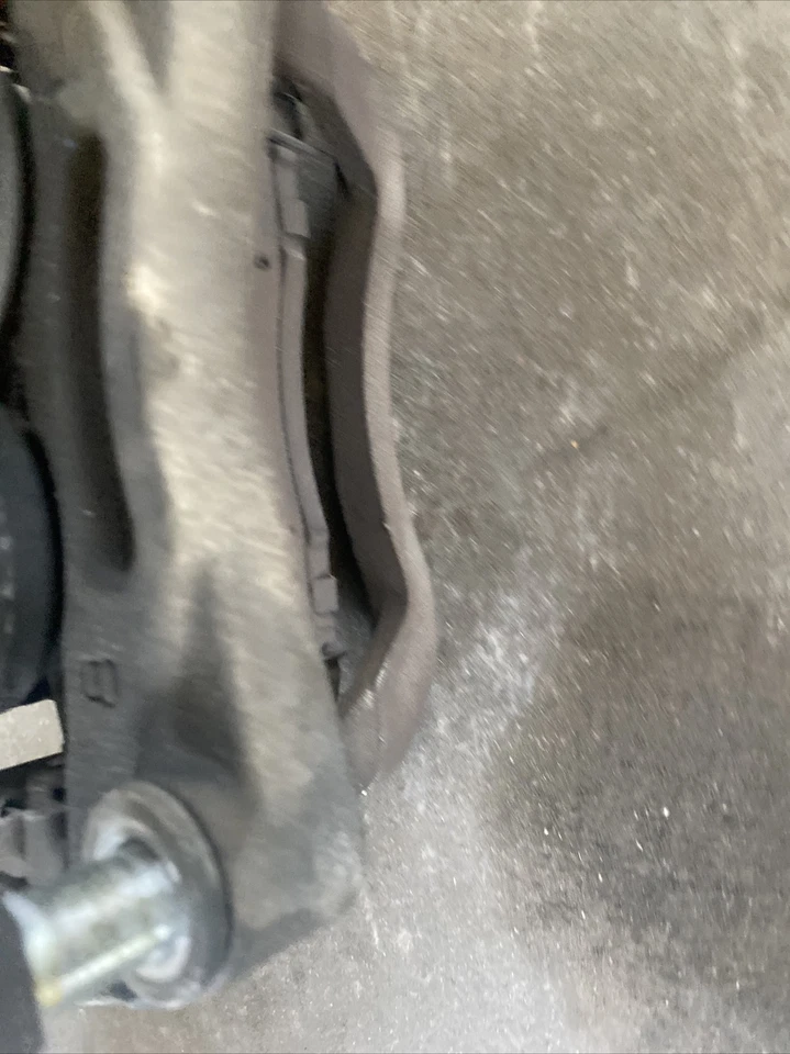 Pinza de freno delantera izquierda Infiniti M35 M45 06-10 41011-EG000 Foto 2 de 3