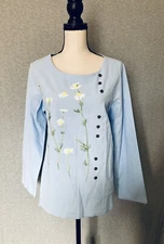 C.O.Z.Y. Top Pullover Size Medium Baby Blue Daisies Long Sleeve Cotton NWT