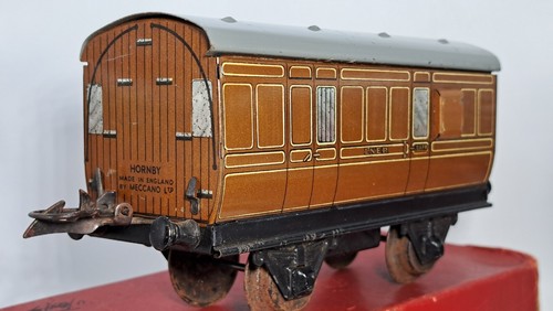Hornby Trains - O Gauge - Vintage No.1 NE Teak Brake Coach - Tin printed - Picture 3 of 14