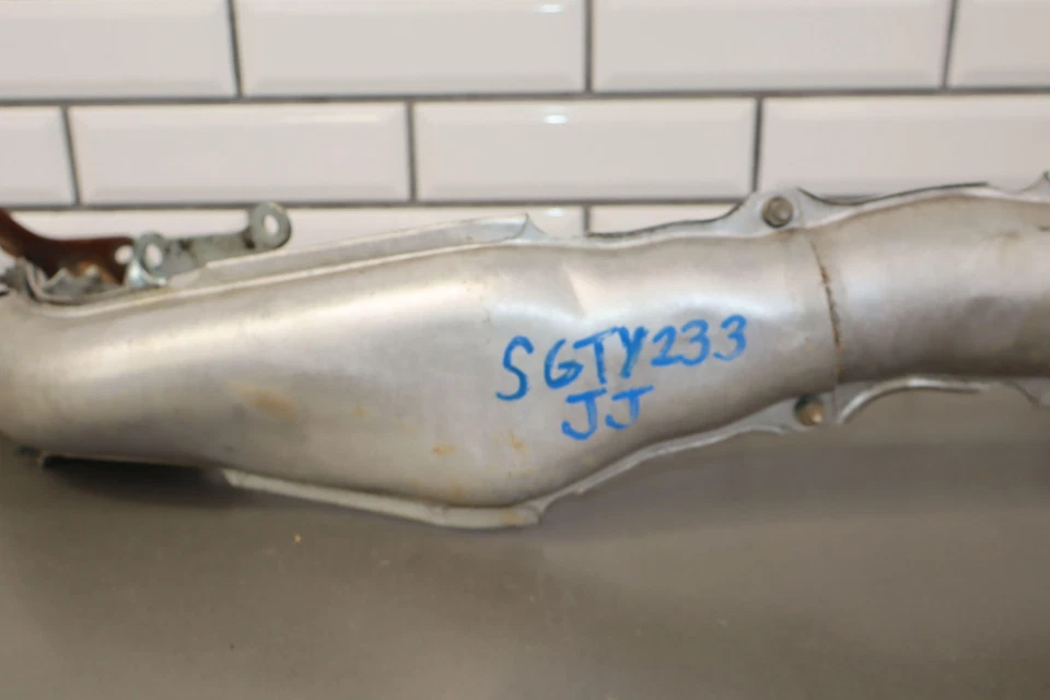 Toyota Supra MA70 1986 (7MGE no turbo) tubo de escape delantero OEM con protector térmico Foto 4 de 4