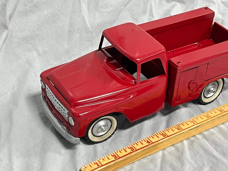 Tru-Scale Service Utility Truck Pressed Steel Repainted Red Ertl - Image 2 of 4