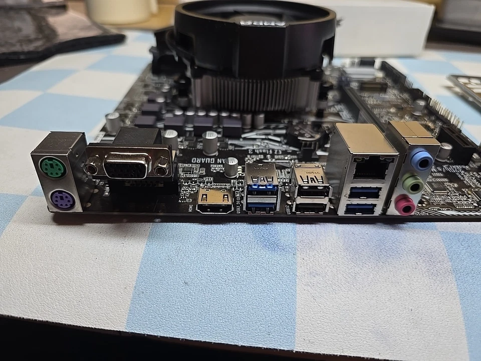 MB-80 ASUS PRIM A320M-K AMD RYZEN 3 3200G 8GB RAM ПРОТЕСТИРОВАН ХОРОШИЙ ЭКРАН ВКЛЮЧЕН - Изображение 2 из 4