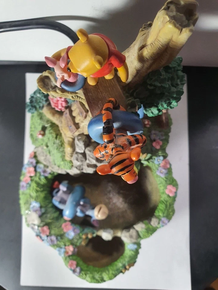 Winnie the Pooh Bear Fuente Exterior Interior Hermosa Relajante Diversión para Todos Foto 4 de 4