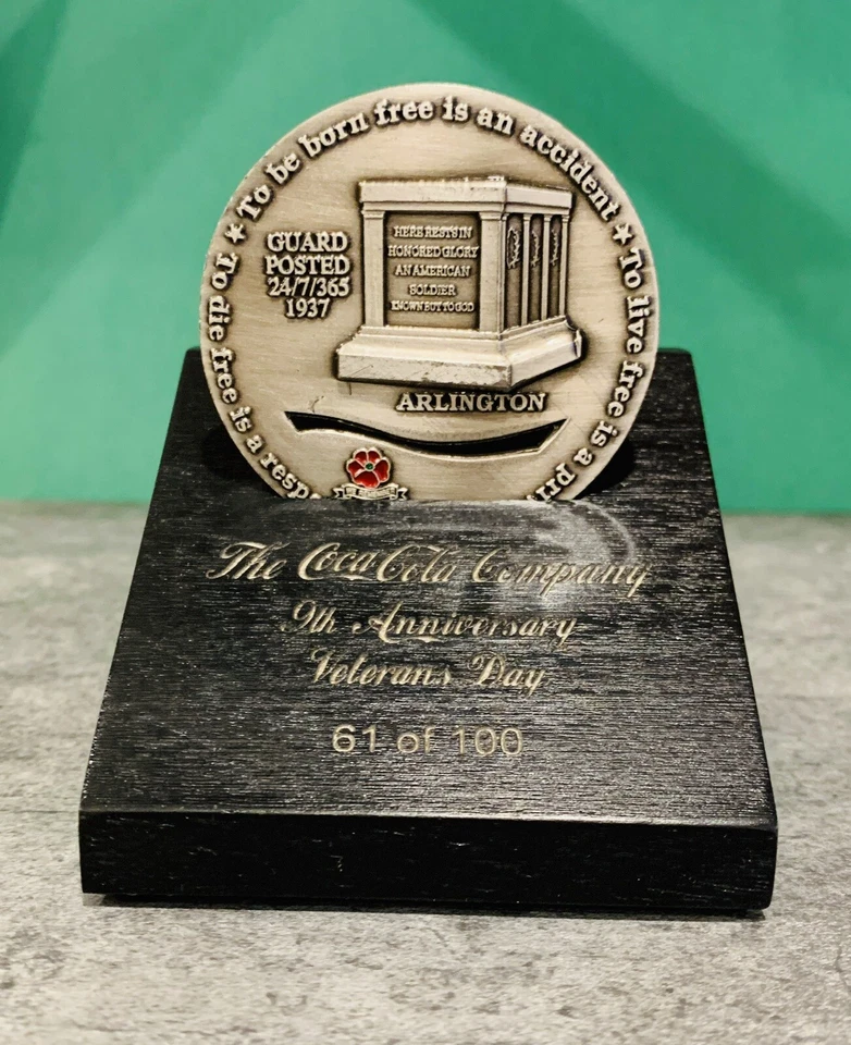 Coca-Cola 2008 Día de los Veteranos RARO Desafío Moneda ¡Juego de caja VIP! Numerado a 100! Foto 2 de 2