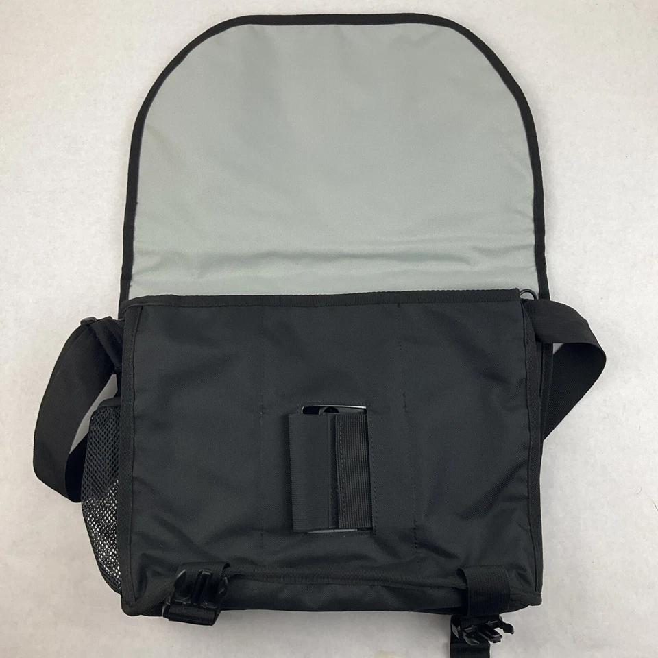 Diaper Bag Messenger Style Army Green Diaper Bag Strap Pockets NWOT Dadgear - Image 3 of 4