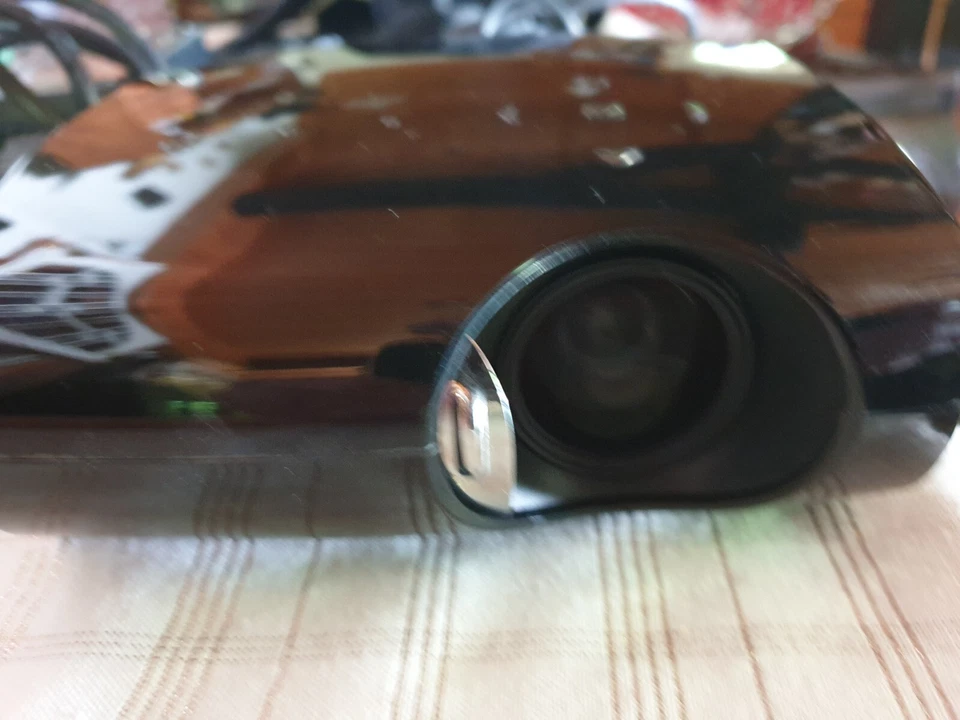 Kleiner handlicher LED-Beamer - mit Tasche, Netzteil, Anschlusskabel - Samsung - Bild 4 von 4