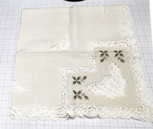 VINTAGE: Tischdecke - 72" x 36" - weißes Leinen (?) - bestickt - Bild 2 von 2