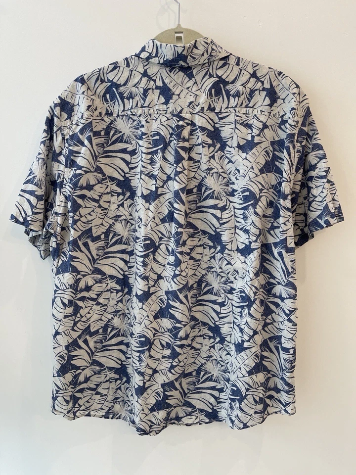 Eddie Bauer Men’s Blue Hawaiian Floral Classic Fit Relaxed Short Sleeve Shirt XL - Image 4 of 4