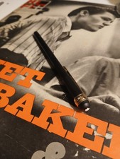 Penna a sfera Montblanc Scenium canna nera opaca e accenti placcati oro