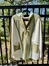 Doe and Rae Women’s Large Oversized 3 Button Hoodie