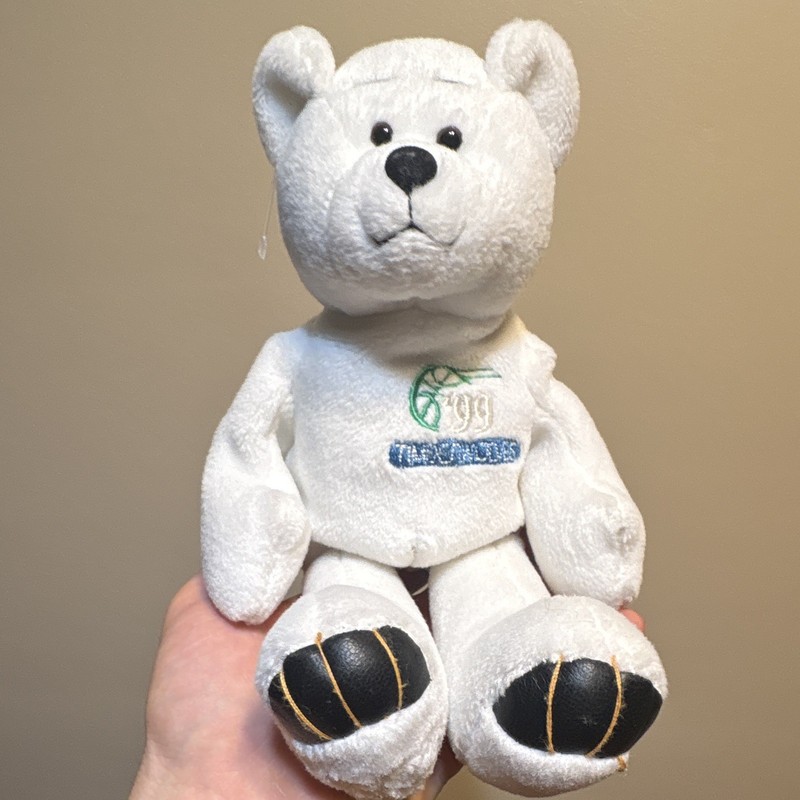 Limited Treasures NBA Kevin Garnett #21 White Plush Bear Mini Under 6in 1999