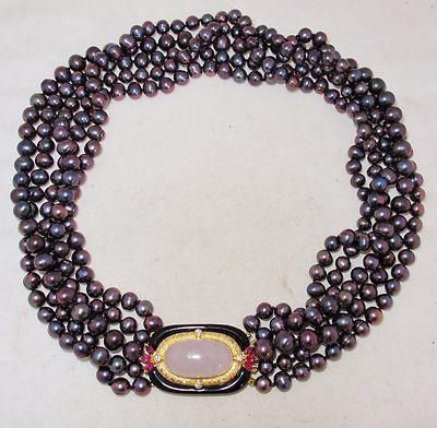 17 Zoll schwarze Perlenkette mit chinesischer Jadeit Jade, Rubinen, Diamanten in 18 Karat Gold