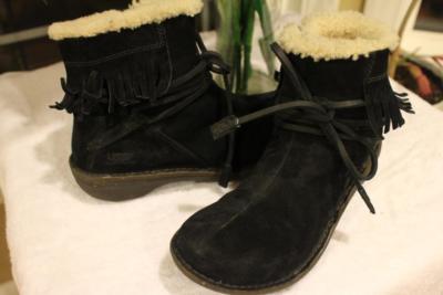 UGG AUSTRALIA 5749 GAVIOTA BOOTS BLACK 9 (bota1500 | eBay