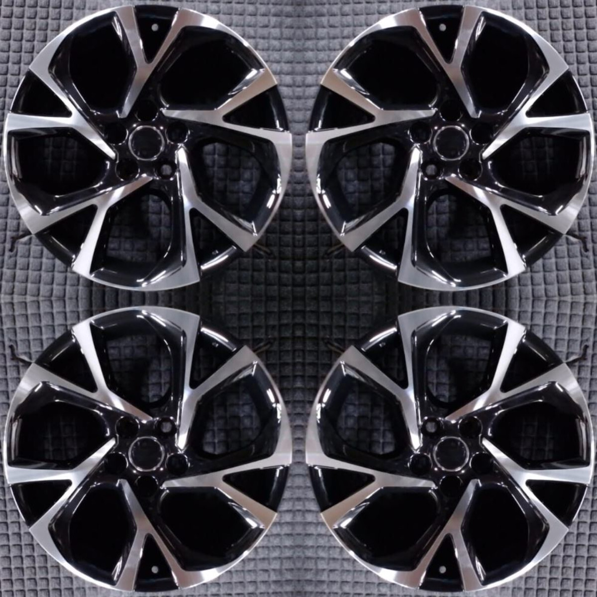 Fits Toyota C-HR Replica Machined w/ Black Pockets 18