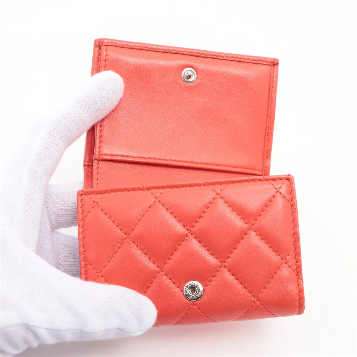 Chanel Matelasse Lambskin Compact Wallet Red Silver Metal Fittings 26XXXXXX thumbnail 4