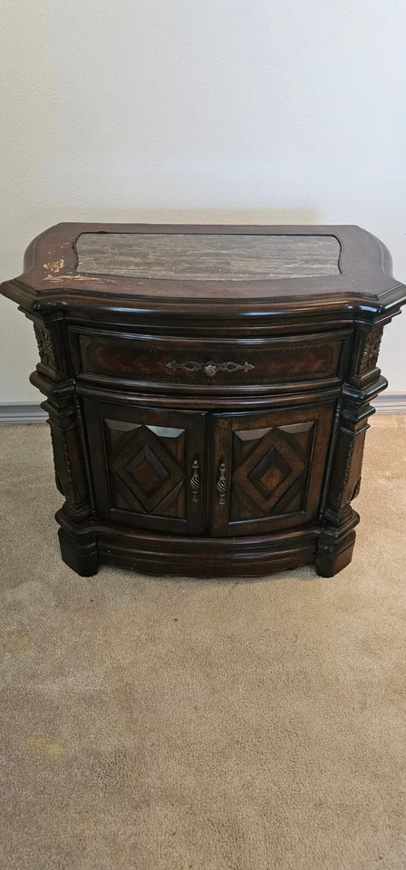 Juego de cama Queen Michael Amini Windsor Court Muebles AICO PRECIO REBAJADO Foto 2 de 4