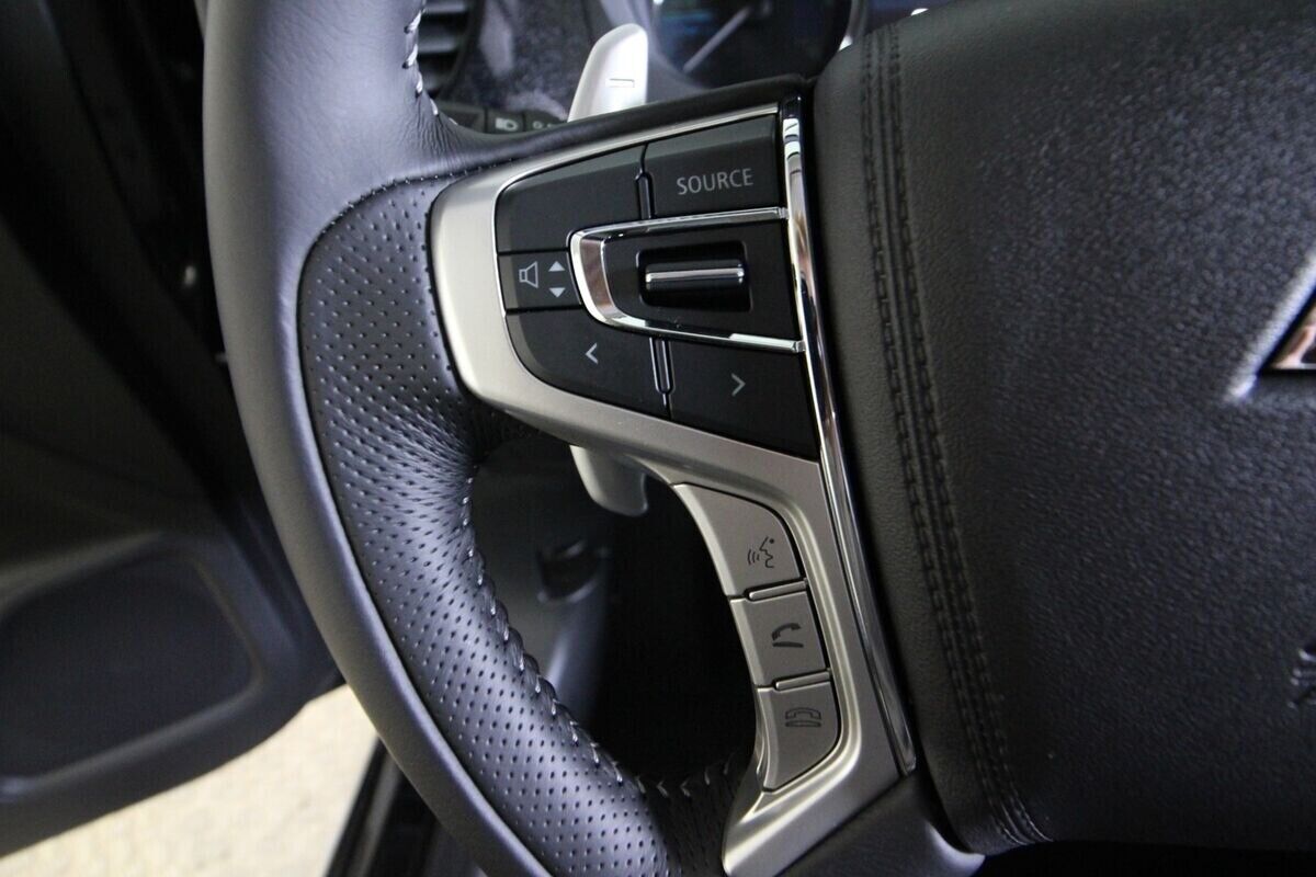 Mitsubishi Outlander 2,4 PHEV Inform+ CVT 4WD