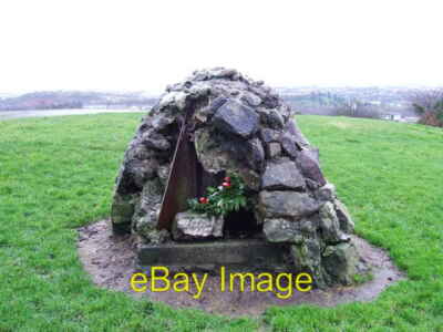Foto 6x4 Cairn auf Tower Hill Gourock Die Metallstruktur im Inneren deutet auf c2008 hin