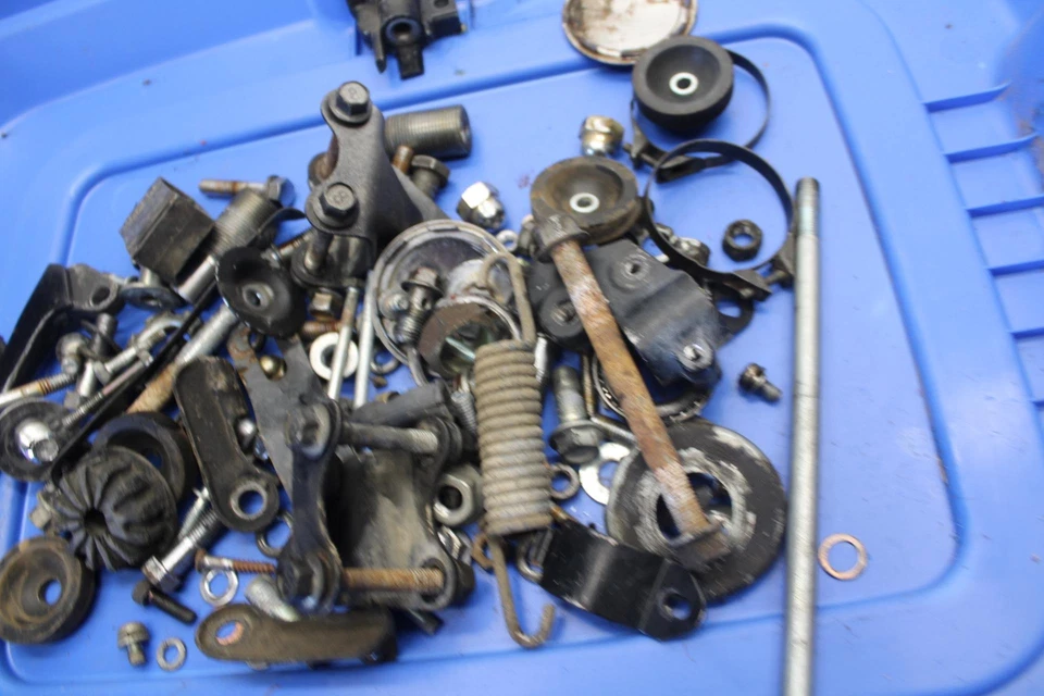 1979 Yamaha XS1100S Special LEFTOVER MOUNTING BOLTS HARDWARE SCREWS BB510 - Image 4 of 4