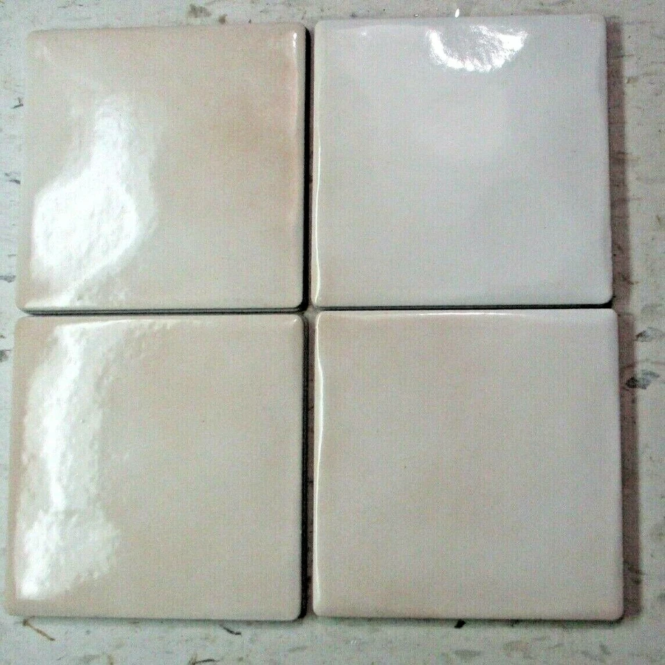 1 Azulejo Italia con hoyuelos 4-1/8" Porcelana Beige Satinado con Variaciones de Color MCM Foto 3 de 4