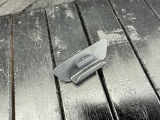 Mercedes CLK W208 Cabrio Verdeck Rollo Kofferraum Halter Clip A2086900012