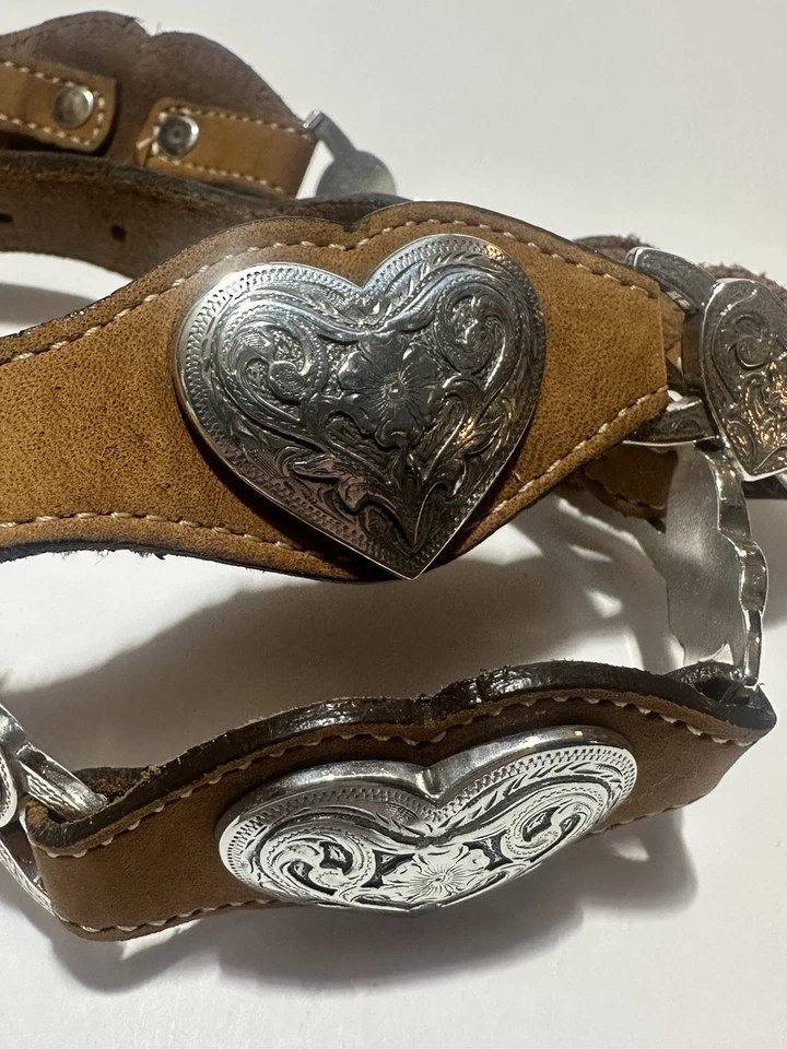 Cinturón Tony Lama Heart Concho para mujer 32” cuero occidental plateado grabado EE. UU. Foto 3 de 4