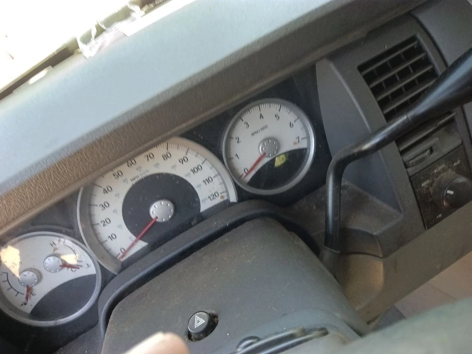 Dodge Dakota 2005 velocímetro cuadro de instrumentos MPH RPM MPH Foto 2 de 4