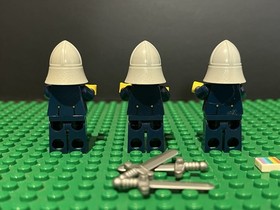 LEGO Castle cas479 Minifigure Lot of 3 Red Sash Light Bluish Gray 9349-1