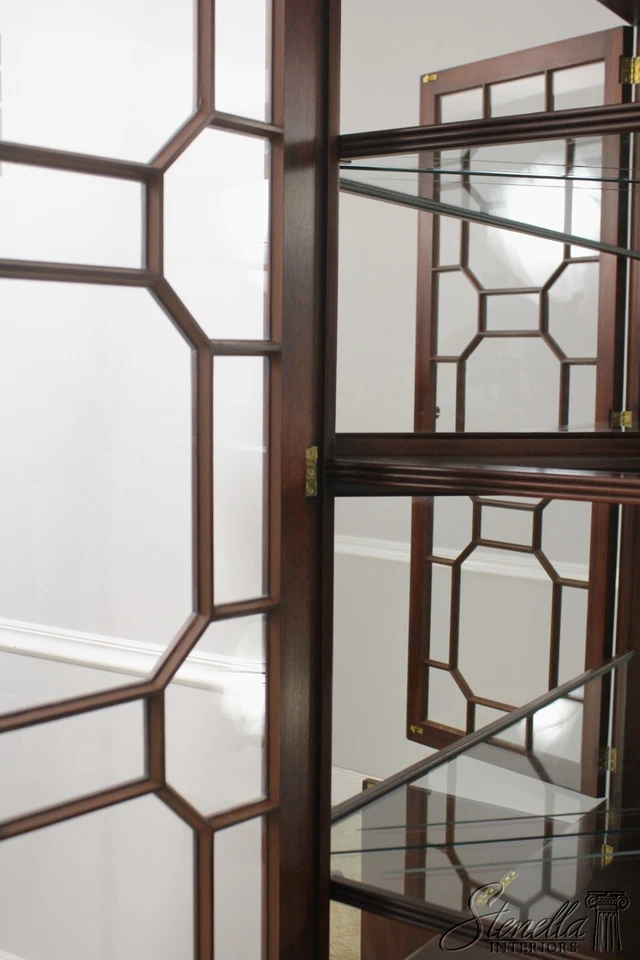 56561EC: HENKEL HARRIS Gabinete de China Esquinero Grande de Caoba Foto 4 de 4