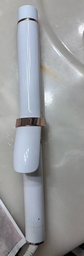 T3 SinglePass Curl 1.25 Inch Professional Curling Iron - White - Picture 9 of 10