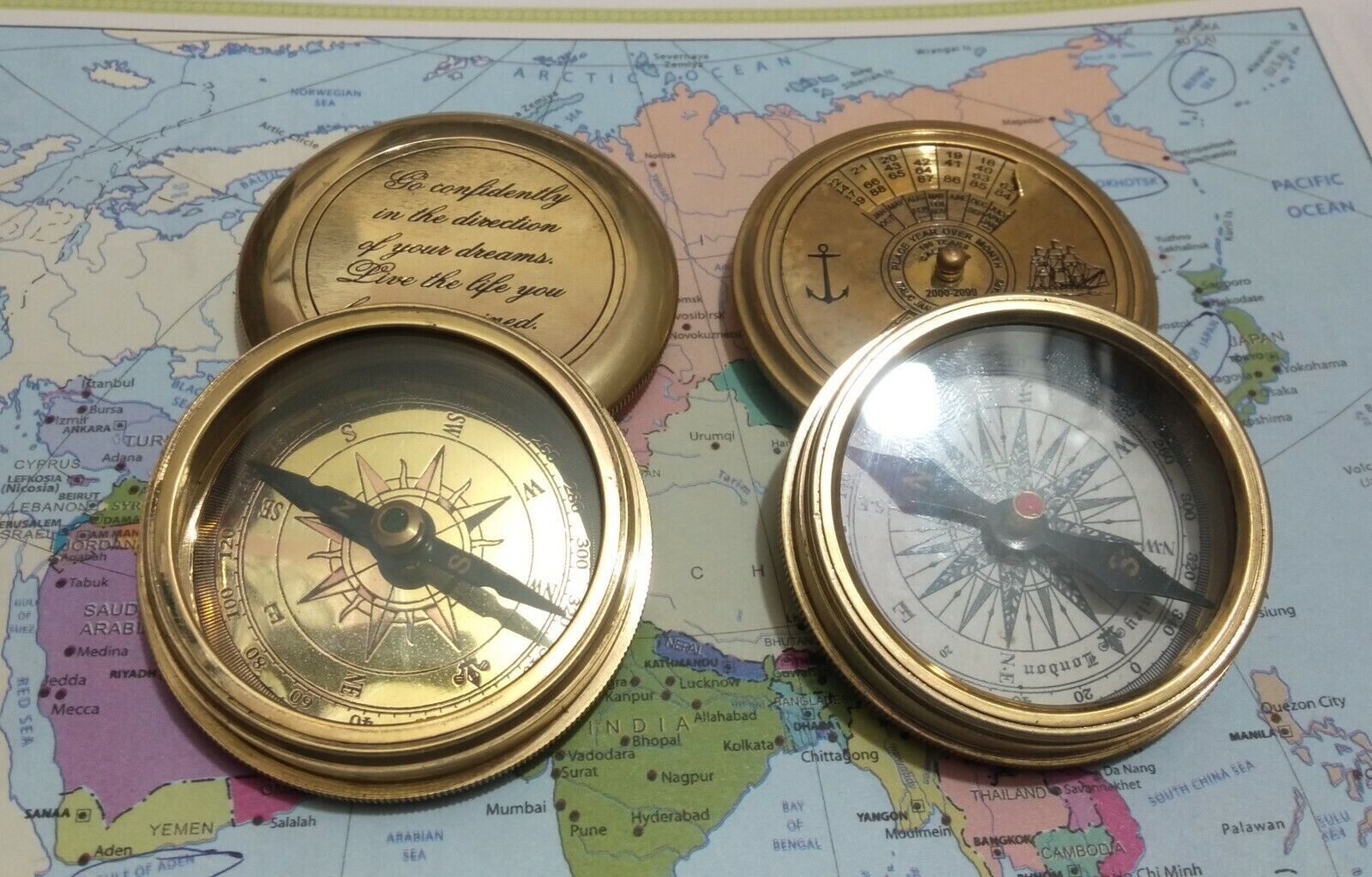 ANCIENNE BOUSSOLE EN Laiton Poème Calendrier Robert Frost Gravée 100 Ans EUR 32,38 - FR