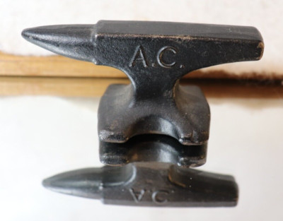 VINTAGE MINATURE BLACK CAST IRON ANVIL 3-1/8'' BY 1-1/4'' GREAT EVEN PATINA