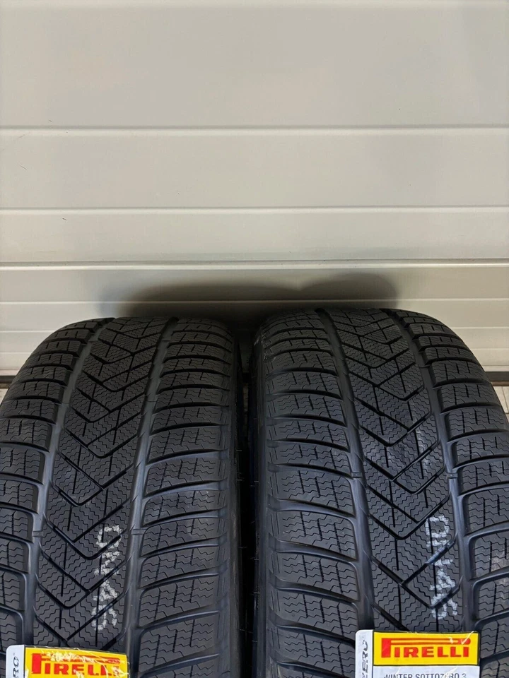 2x Winterreifen Pirelli Winter Sottozero 3 MO 275/40 R18 103V Jahrgang 2023 - Bild 2 von 3