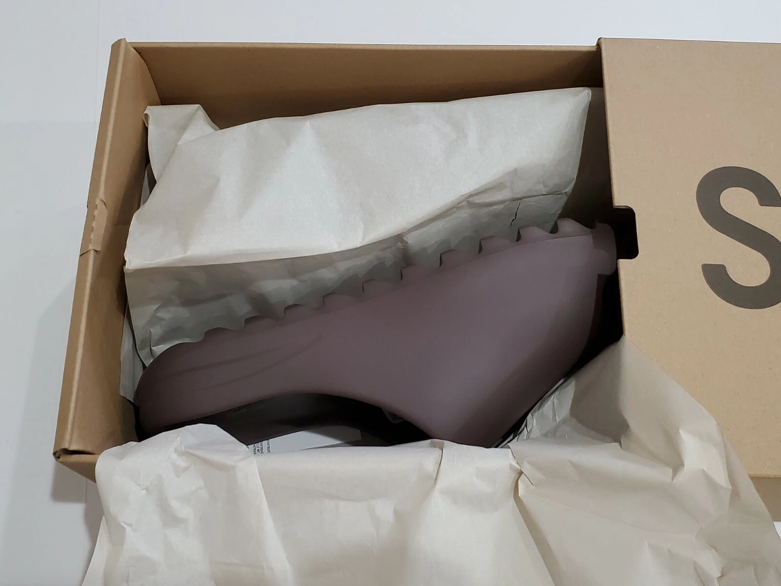 Yeezy Slides sandali fuliggine uomo 13 nuovi con scatola esauriti Kanye West Adidas G55495