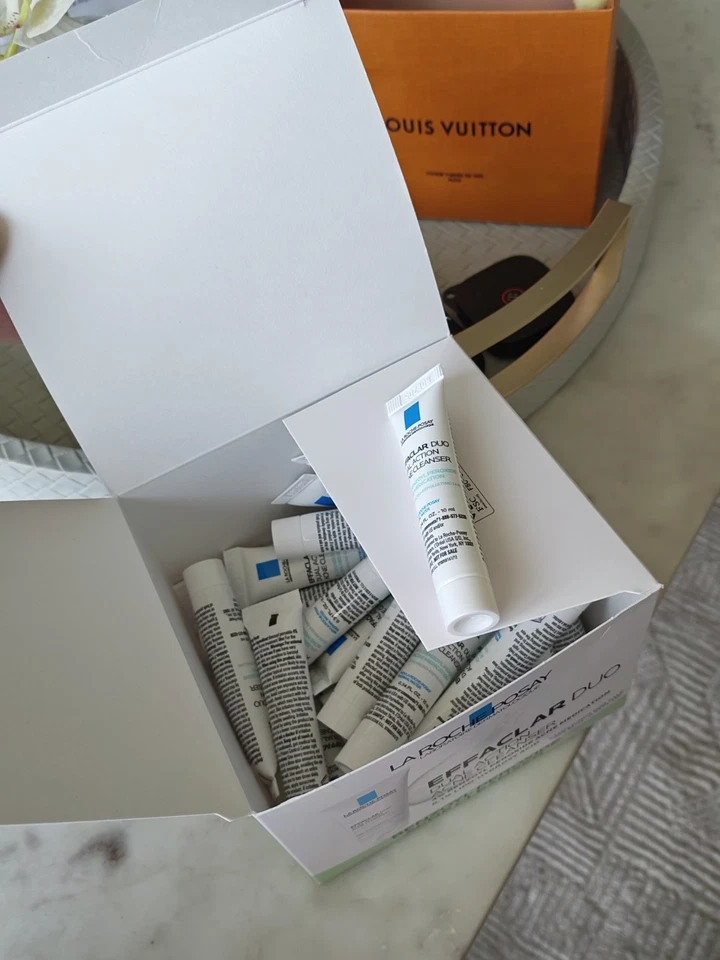 La Roche Posay Effaclar Duo Dual Action Acne Cleanser (30 X 10ml Qty) - Image 4 of 4