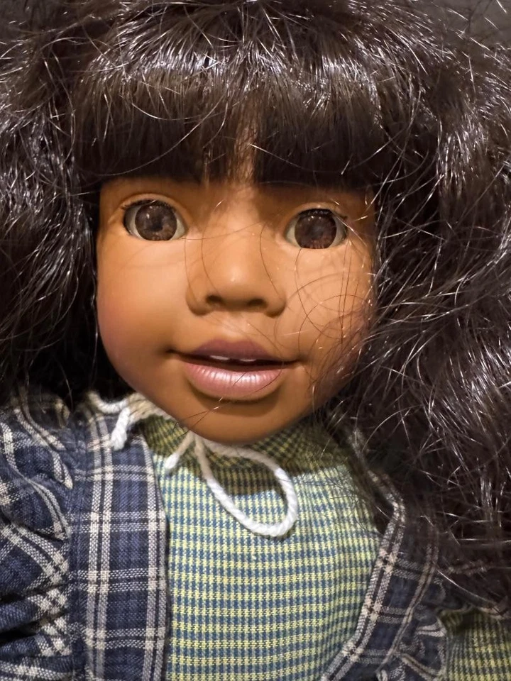 Muñeca Heidi Ott "Ellie" negra de 18" en caja original cuerpo suave marrón ojos dormidos certificado de autenticidad Foto 2 de 4