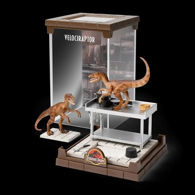 The Noble Collection Velociraptor Diorama