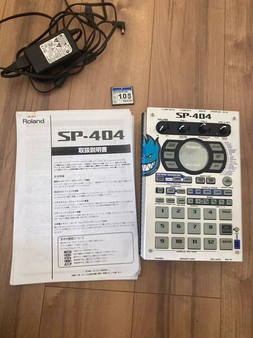 Roland SP-404 Sampler Machine Music Sound Effector Drum SP-404
