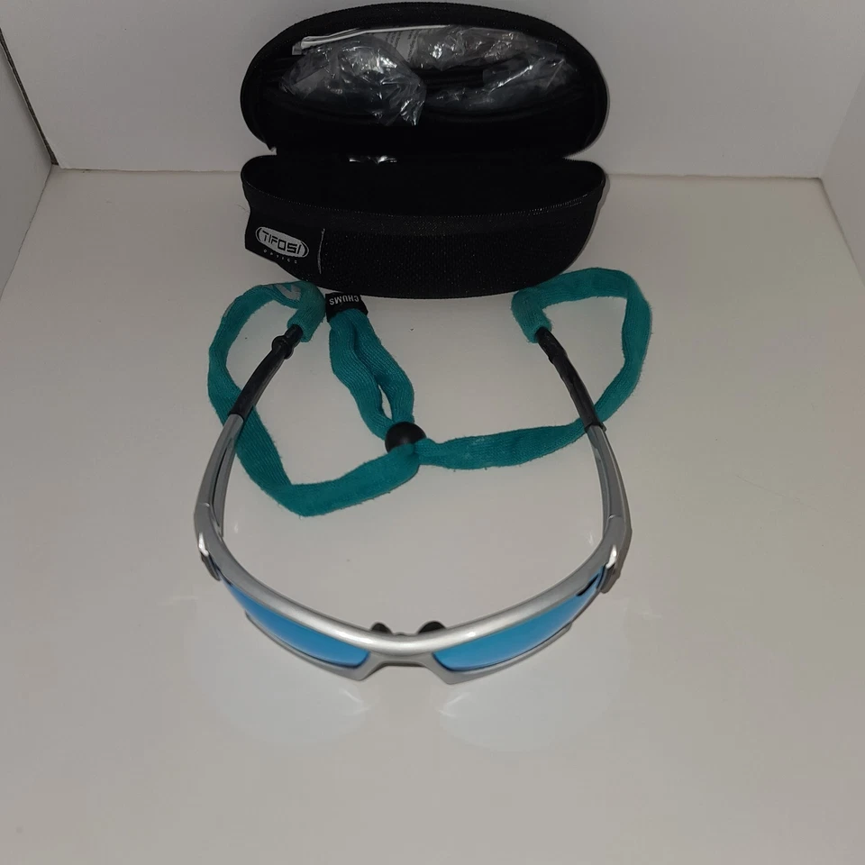 Tifosi Dolomite 2.0 Sport Sunglasses Set w/ 2 Lens Sets Strap & Case Blue Mirror - Image 2 of 4