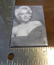 NEW MARILYN MONROE DRESS OFF SHOULDERS MAGNET