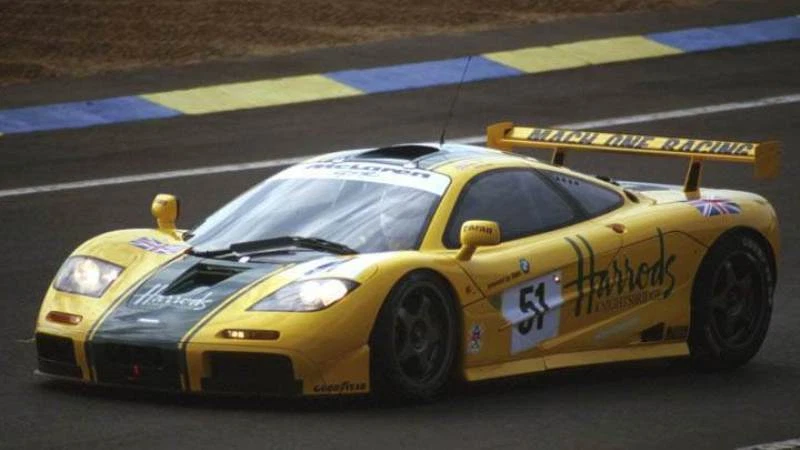 Coche de carreras impulsado por BMW McLaren clásico Le Mans Hot Rod carrusel amarillo 1:18 Foto 4 de 4