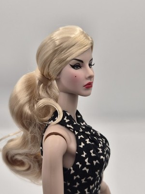 Aristocratic Baroness Agnes Von Weiss 2015 W Club Upgrade - Like New Complete