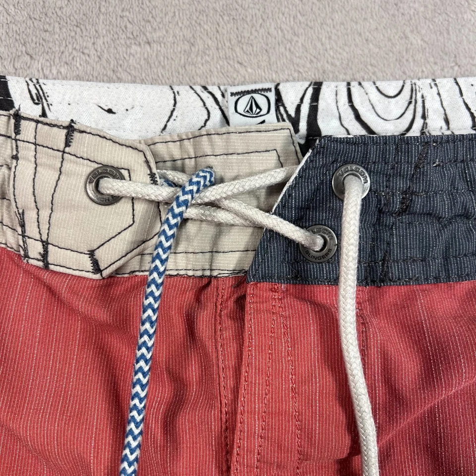 Volcom Slingers Board Shorts Mens 38 Waist Red Quick Dry Lightweight Surf Swim - Image 2 of 4