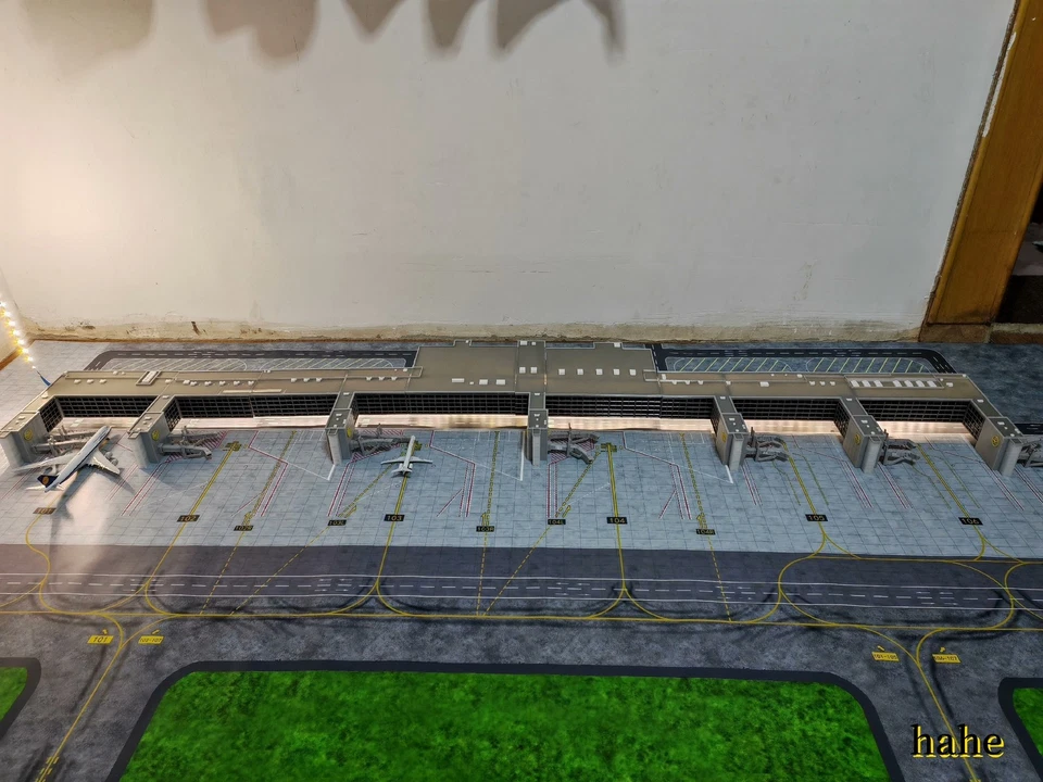 1/400 Large Airport Terminal Frankfurt Airport Germany Assemble Model 3D Printed - Image 3 of 4