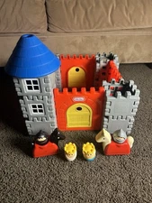 1990 Vintage LITTLE TIKES WEE WAFFLE CASTLE Near Complete BLOCK PEOPLE Figures